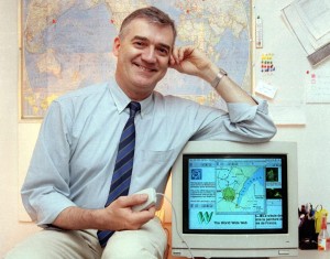Robert Cailliau mit einem Mosaic-Browser (Foto CERN)