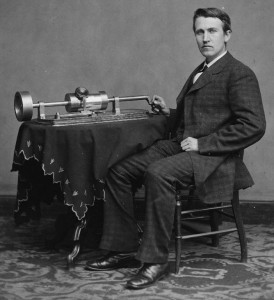 Thomas Edison mit seinem Phonographen