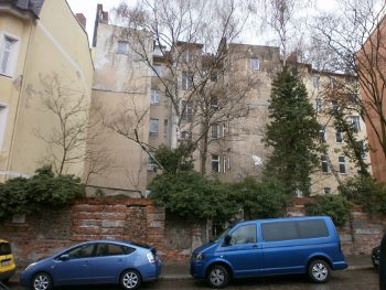 Die Methfesselstraße 7 heute - im Hintergrund erkennt man die Rückfront vom Haus Mehringdamm 84