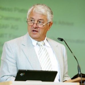 Hasso Plattner an Land