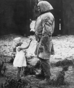 Szene aus dem Golem-Film von 1920