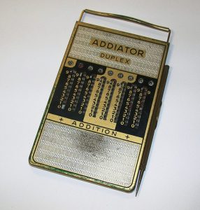 Addiator Duplex: zur Subtraktion musste man den Rechner umklappen