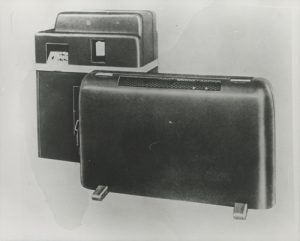 IBM 603, dahinter die Lochkartenmaschine IBM 520 (Foto Computer History Museum)
